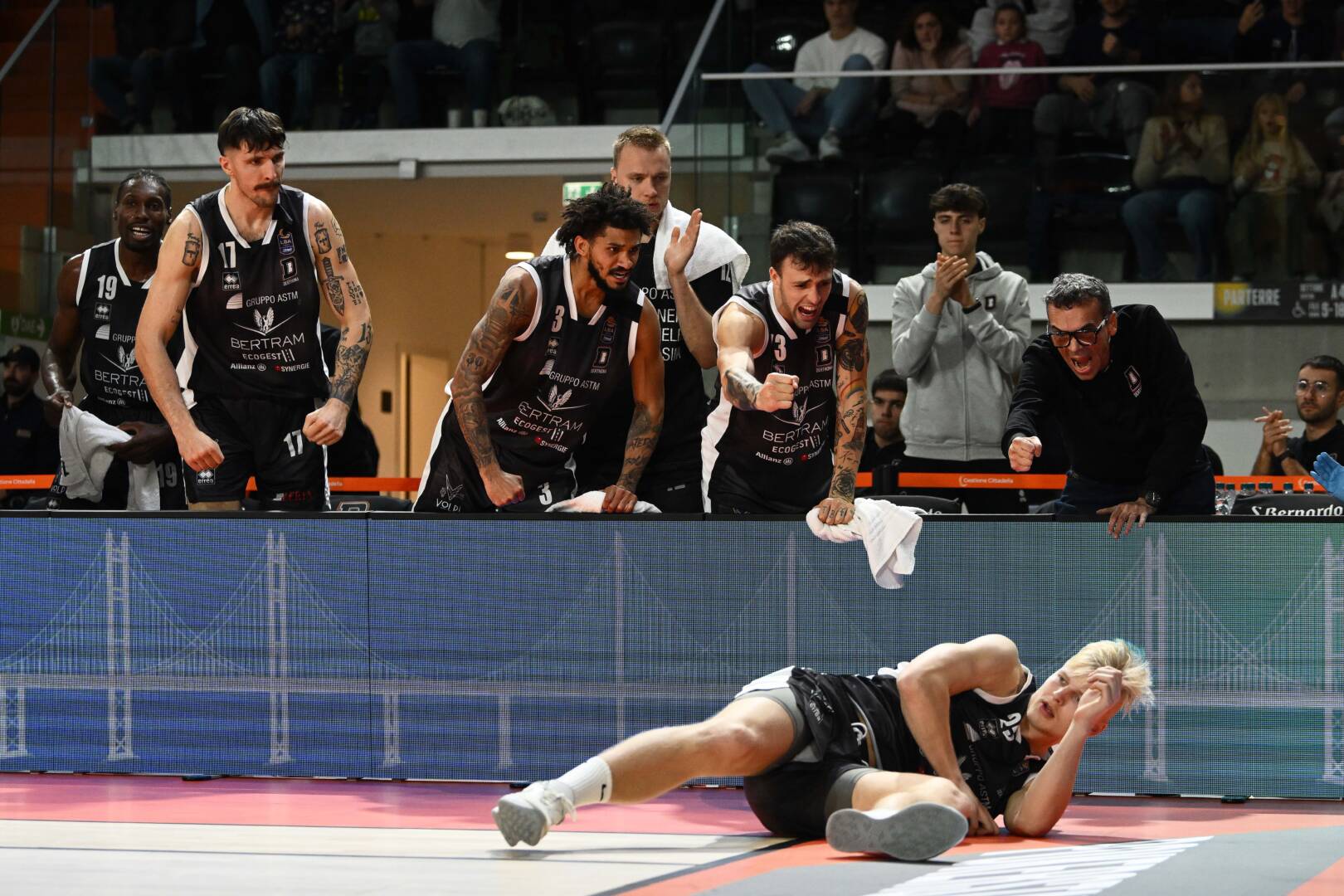 i pekel sharks u20 si classificano secondi nel campionato di basket, dimostrando talento e determinazione nella stagione.
