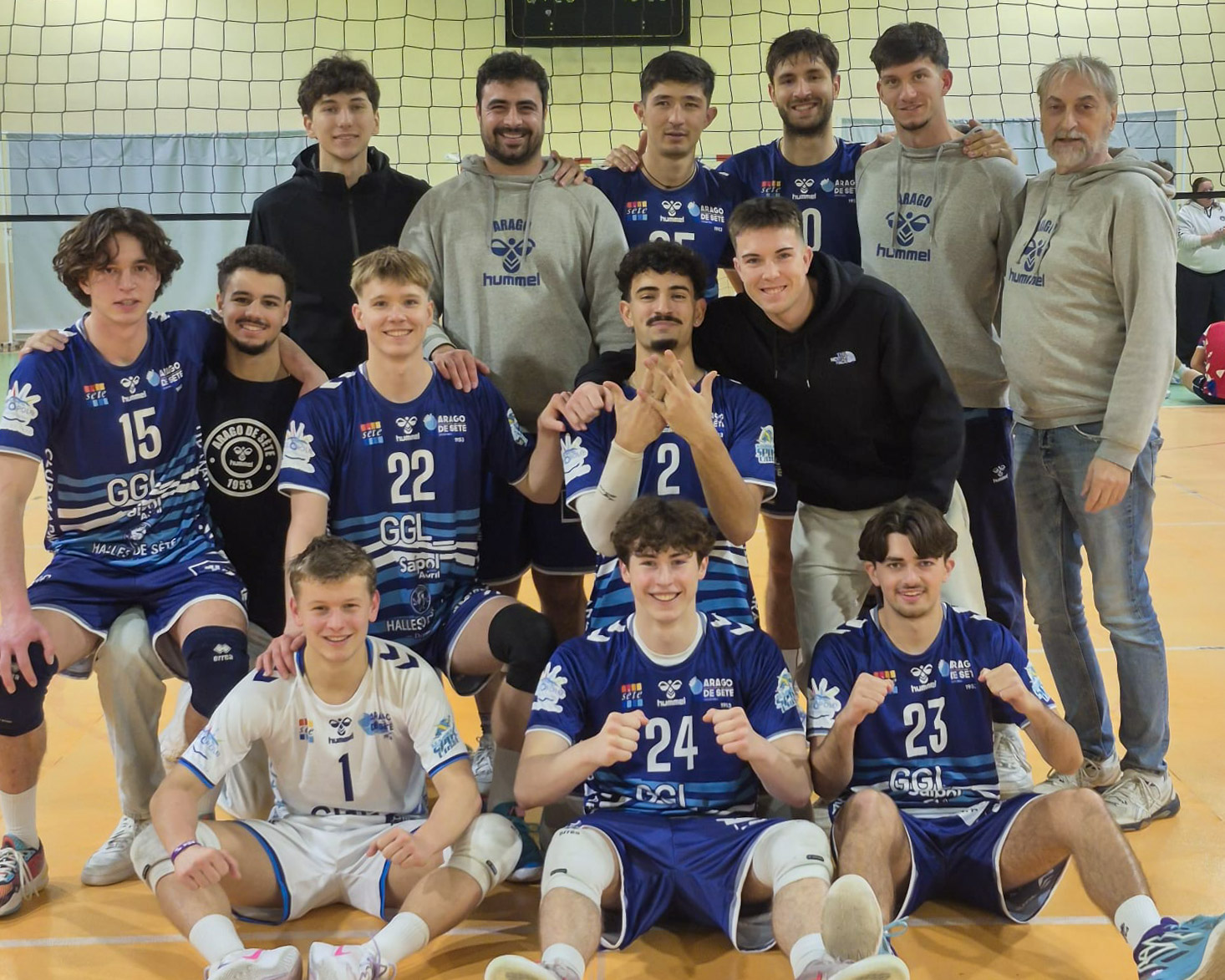 volley: gli under 18 dell'arago sète avanzano con successo nel challenge de france, dimostrando talento e determinazione nelle competizioni giovanili.